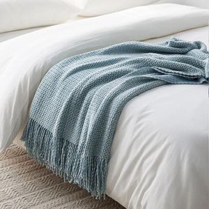 Filtar Nordic Sticke Throw Filt Luxury Soffa Cover Tjocken tvåfärgad ull med tofsar Moderna design Beddrage Soft SHAWL