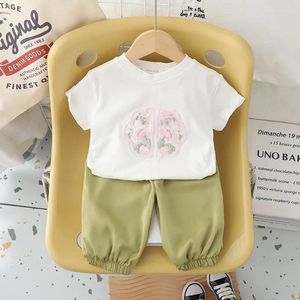 衣料品セット幼児の女の子の衣装夏の女の子の女の子の服3年中国語スタイル刺繍半袖Tシャツとショートパンツ二枚