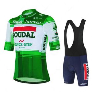 팬은 Tees Soudal Quick Step 형광 녹색 자전거 저지 세트 남성 턱받이 반바지 의류 Maillot Ropa Ciclismo Q240511