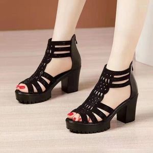 Sandaler High Heels Gladiator Woman Open Head Sexig Svart Rivet Block Heel Platform Shoes Summer Back Zip Women