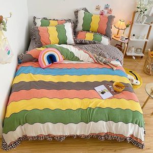 Yatak Seti Renk Stripes Baskı Sıcak Kristal Flanel Pazelli Kız Seti Çift Yorgan Kapağı Kafe Yatak Tabağı Yastık