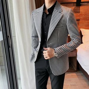 Ternos masculinos 2024 Ter Suit Jacket Moda Moda Britânica Casual Blazers Coat Slim Classic Plaid Tops masculino Spring outono fora Terno Masco Masculino