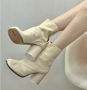 Tabi Boots 디자이너 신발 mm6 두꺼운 힐 둥근 머리 패션 발목 부츠 중립 분할 발가락 부츠 새로운 화려한 클래식 아나토미 발목 신발