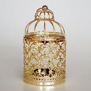 European Golden Hollow Metall Zylinderkerzenhalter Hochzeit Mittelstücke Dekorative Eisen Kerzenlestick Lantern Dekor Kunsthandwerk 240429