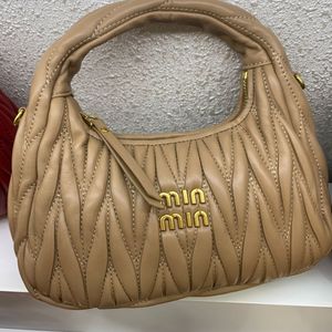 Wander Designer Bag Small Miumiubag Luxurys Handbag Leather Crossbody Bag Bag Strap Womens Tote Counter Counter Top Handle Bags Underarm Hand Fashion Bag Sweet