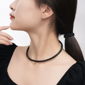 Łańcuchy czarny biały choker kryształowy łańcuch linowy Twist Twist Link Naszyjnik dla kobiet błyszczące diamentowe świąteczne prezenty urodzinowe