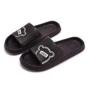 2025 Sandały z czarnymi modami damski sandały plażowe slajdy nowe kolorowe klapki Wysokiej jakości kapcie