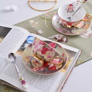 Fincan tabakları vintage gül kemik çin çay fincan tabak kaşık seti 200ml gelişmiş porselen kahve fincanı İngiliz kafe ikindi çay fıstığı damla nakliye