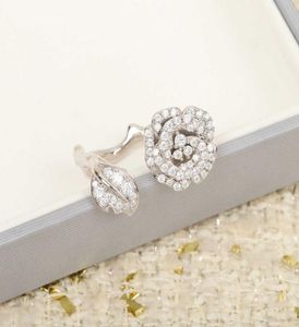 2022 Luksusowa marka Pure 925 Sterling Srebrna Biżuteria Róstwo Camellia Diamond Rose Flower Wedding Pierścionki Najwyższa jakość PROGHT DREGIND2947158