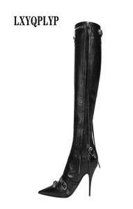 Botlar Yeni Moda Lüks Ayak Toe Stiletto Women039S Ayakkabı Retro Metal Toka Fermuarı Diz Yüksek Botlar İnce Pubsel Botları Kadınlar7126020