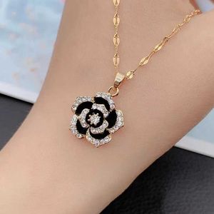 Pendant Necklaces Fashion Xiaoxiang black camellia necklace temperament clavicle chain interlocking flowers light luxury niche all-match pendant
