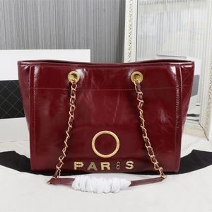 7a Designer Bag Tote de couro com chão de óleo com logotipo de hardware embelezado por pérolas e alça de ombro em corrente de metal-bolsa de compras espaçosa feminina