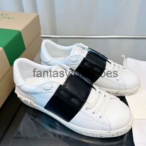 Valentines Valentines V-buckle Runner VT Contrast Valentine ventilate Sports Fashion Small Shoes Classic Sneaker V White Pace Mens Rivet Open Casual Mens Genuine