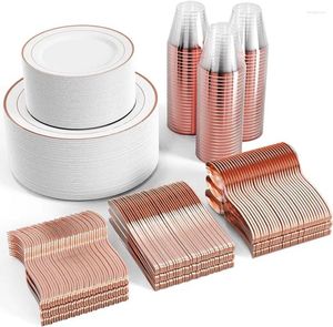 Diminuiço descartável 600pcs Rose Gold Conjunto para 100 convidados Placas de plástico de aro Placas