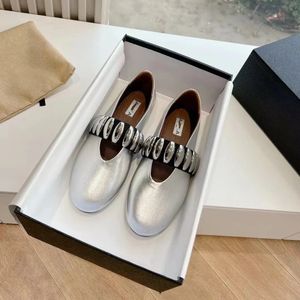 2024 Nowe designerskie baletowe buty damskie swobodne mieszkania designerskie sandały kapcie okrągłe głowę buty z łodzi nożyce
