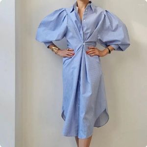 カジュアルドレス韓国のシックなファッションビンテージ女性サマー格子縞のターンダウンカラー長袖シャツボタンアップルーズオフィスパーティー