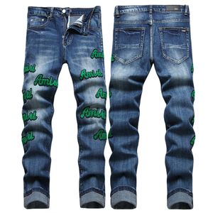 Мужские джинсы Европейская буква Amiriiocn Мужская вышиваемая лоскутная тренда бренд бренд мотоциклетные брюки Мужские скитые разорванные AM3628 Размер 29-38