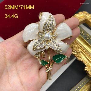Brooches Vintage Lilies Simple Atmosphere Women Girl Pins Four Colors Are Optional Exquisite Rhinestone Corsages