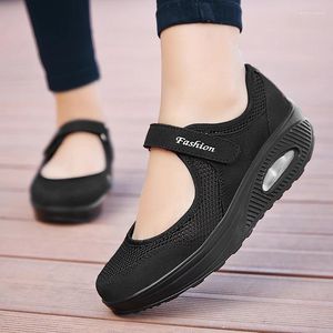 Повседневная обувь Женщины ходьба с воздушной подушкой летняя работа клин Холлоу выпуск кроссовки Мэри Джейн черные для женщины 699