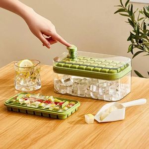 Baking Moulds 64 Compartment Push-type Ice Maker Box Silicone Cube Tray Kitchen Square Whiskey Cocktail Tool Making Mold