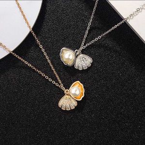 Pendant Necklaces Fashionable and charming artificial pearl necklace delicate vintage European and American scallop conch personality pendant gift