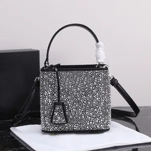 Designers högkvalitativ axelväska kvinnor hink väskor läder mode crossbody väskor klassisk kvinna vit diamant handväska