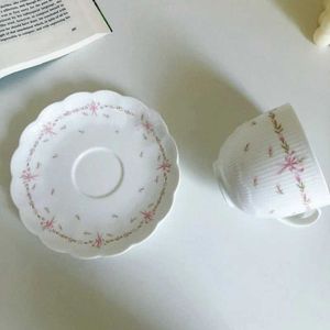 Чашки блюдцы французский стиль керамическая чашка кофейная чашка и блюдца рука с зажженной ретро кружевное облегчение розовое молоко