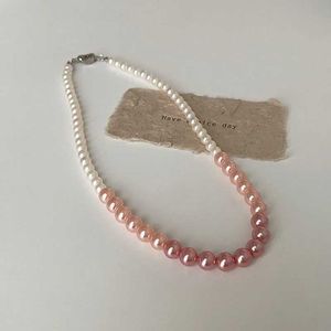 Anhänger Halskette Minar Strukturierte rosa weiße Kontrast Farbe Imitation Perlenperlen Halskette für Frauen Silber plattiert Kupferkuppel-Klaspe Hals