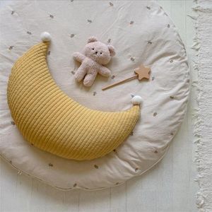 Yastık sevimli ay şekli atma çocukları uyuyan yastıklar bebek çocuk oyuncaklar bebek beşik yatak ev dekorasyon po sahne