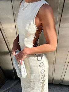 Seksi içi boş demir halka bağlantı elbisesi zarif kadın o boyun kolu uzun elbise 2024 bahar moda kadınlar 240426