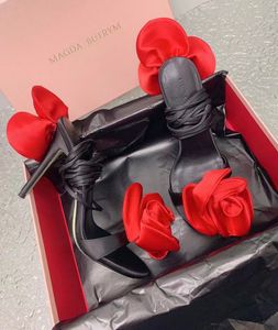 العلامة التجارية الصيفية الفاخرة الزفاف الزفاف Magda Butrym Women Sandals أحذية ساتان مصارع الصندل الوردي Red White Pumps Lady High Cheels EU35-42 مع صندوق