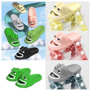 2024 Lüks Tasarımcı Çirkin ve Sevimli Komik Kurbağa Terlik Sandalar Sandalet Yaz siyah beyaz kalın taban ve yüksek eva anti -slip plaj ayakkabıları
