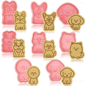 Bakningsverktyg 8st Dog Cookie Cutters with Pluger Stamps Set 3D Puppy Bone Shape Biscuit Cutter Funny Cartoon Stamped Emfossed