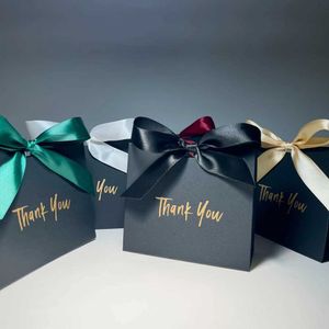 Enrole de presente caixa de presente de doces com fitas usadas para decorações de casamento e festa obrigado