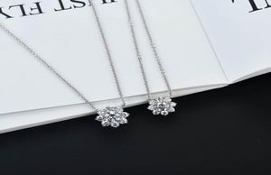 S925 Silver Flower Pendant Necklace Stud örhänge med glittrande diamanter i två storlekar och platinafärg för kvinnor Bröllopsmycken GI2714817