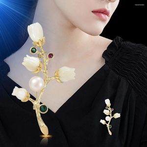 Brosches Luxury Crystal Rose Blossoms Fashion Plant Series Women Pearl Inlay Brooch Clothing smycken Tillbehör Partihandel