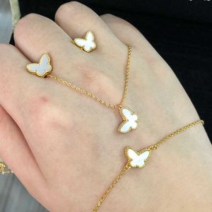 Designer halsband Vanca Luxury Gold Chain Luxury Mini Butterfly Necklace Womens Pure Silver 18K Rose Gold Set White Fritillaria Turquoise Armband örhängen