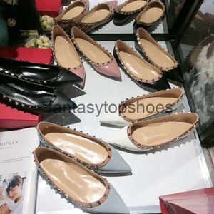 バレンブルティックリベットフラットデザイナーフラットシューズヒールシューズvレッドポイントレザーの浅い革靴女性ヒールY5x5l