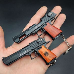 Desert Eagle Guns Toy Teychain Black Color Hand Wood Hands Mini Gunchain Accessori Pistola Chain Chain Model Regalo per Men Boy 069