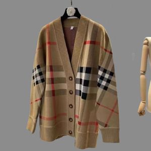 2024 designer classic plaid sweater loose plaid new cardigan coat autumn and winter striped knit sweater for men and women