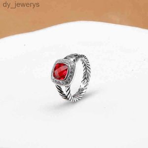 Panie projektantka Ring Woman Fashion Biżuter Twisted Wedding Pierinki Srebrne na klasyczny Inkrustowany Czerwony Garnet Zarodek Zaręcze