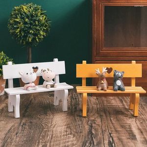 Dekoratif Figürinler 1pc Bebek Evi Mini Ev Ofis Dekorasyon Renk Küçük Tezgah Atış Arka Planlar Ahşap Masalar ve Sandalyeler