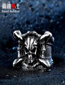 Cluster -Ringe Stahl Soldat Stil Edelstahlschädel Drache Klaue coole Männer Ring Fashion Punk Biker Schmuck 4283737