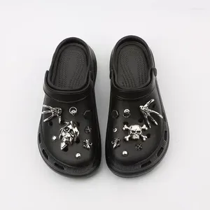 Lässige Schuhe Punk Goth Skull Metal Charms Plattform Pantoffeln Eva Sandalen Ladie Slides Frauen Sommer dicker Sohle Retro Mode Nietloch