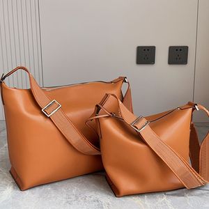 Luxury Designer Bag Handväska Högkvalitativ plånbok Crossbody Leather Purs Designer Womens axelväskor Kvinna stor kapacitet axelväska hög textur retro