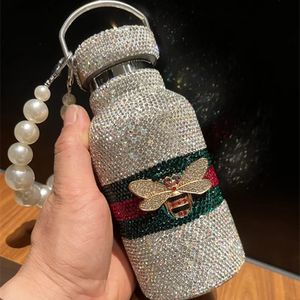 Sevimli Arı Su Şişesi Paslanmaz Çelik Tumbler Zincir Taşınabilir Yalıtılmış Tumbler Tam Rhinestones 25oz Kahve Seyahat Kupa Pembesi 240507