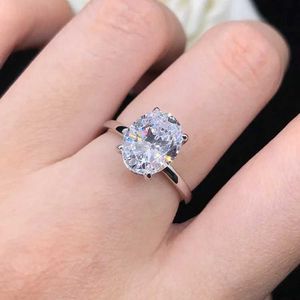 Anéis de casamento sólidos 14k platinum AU585 PT950 Four Garra simples e elegante em forma de ovo anel de diamante Moissanite feminino q240511