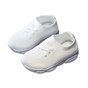 Sneakers Nowe buty sportowe LDREN Modne miękkie, lekkie lekkie dzieci swobodne oddychanie siatków i dziewczęta przesuwane H240514