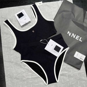 デザイナーの女性水着夏の新しいスタイルのノースリーブアウターウェアインススパイシーな女の子ショートピースボトムタンクトップ
