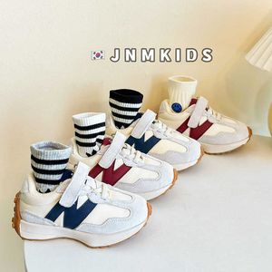 Sneakers barn bokstav sportskor höst och vinter nya pojkar n springa flickor avslappnad koreansk utgåva 3 baby pappa h240513